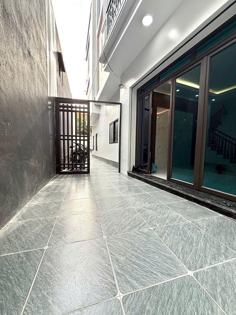 BÁN NHÀ PHỐ ĐỒNG HÒA, KIẾN AN – NHÀ MỚI, SÂN CỔNG RIÊNG, Ô TÔ ĐỖ CỬA